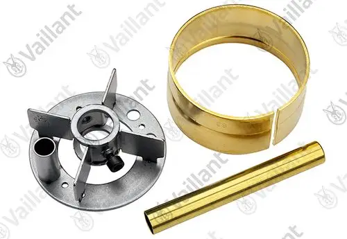 Vaillant Komponenten, bestehend aus einem metallischen Teil mit mehreren Armen, einer goldenen Röhre und einem goldenen Ring, auf hellem Hintergrund.